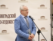 «Семейная шкатулка Янтарного комбината» - глава города Олег Аминов посетил открытие выставки Людмилы Высоцкой